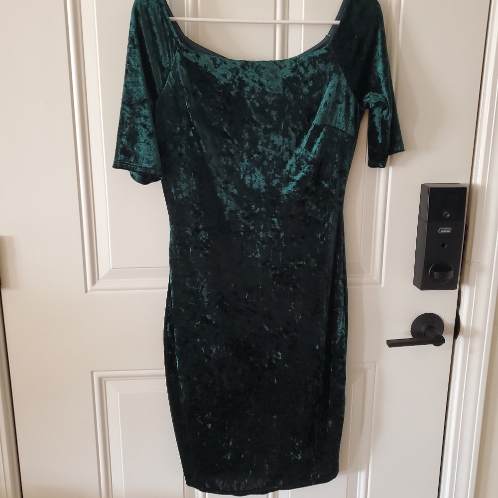 Crushed velvet emerald cocktail dress